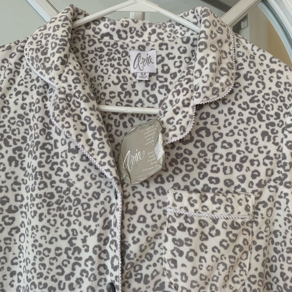 Aria sleepwear top new with tag